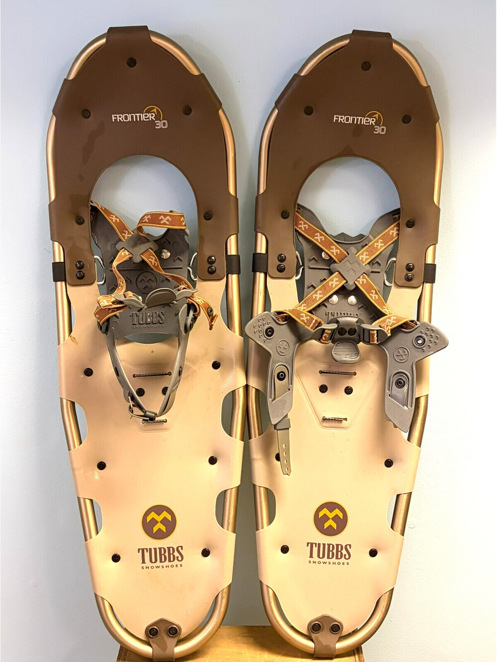 Tubbs Frontier 30 Snowshoes 30 " Trail Walking Aluminum Frame Khaki Brown -READ!